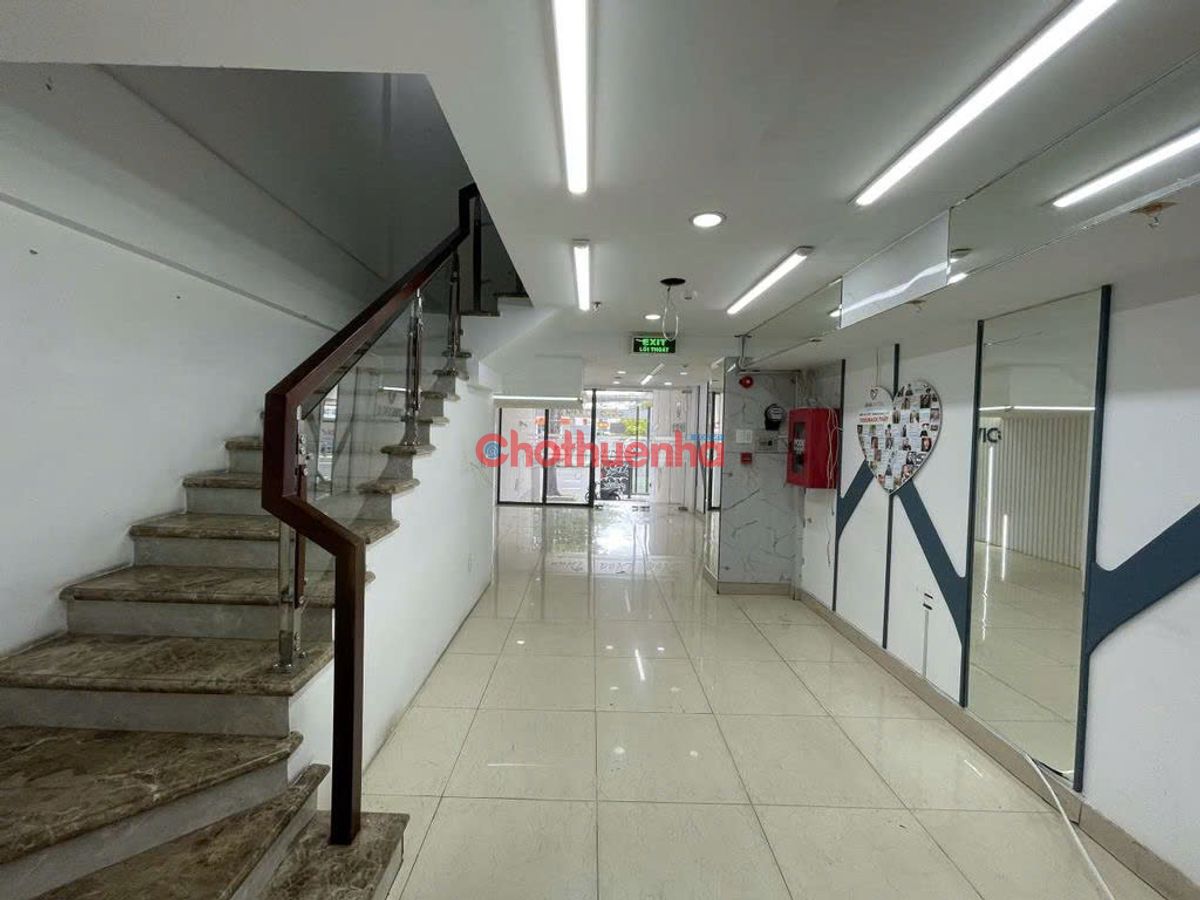 CHO THUÊ MẶT BẰNG TRỆT LỬNG TRẦN HƯNG ĐẠO Q1 - CÓ HẦM XE - ƯU ĐÃI GIÁ