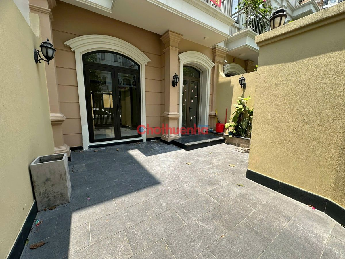 CHO THUÊ NHÀ MẶT TIỀN PHỔ QUANG - PHÚ NHUẬN, 5,5X16M, TRỆT 2 LẦU KHU GOLDEN MANSION 