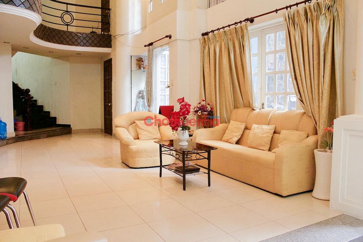 SANG KHÁCH SẠN HẺM XE HƠI ĐƯỜNG ĐIỆN BIÊN PHỦ - QUẬN 3