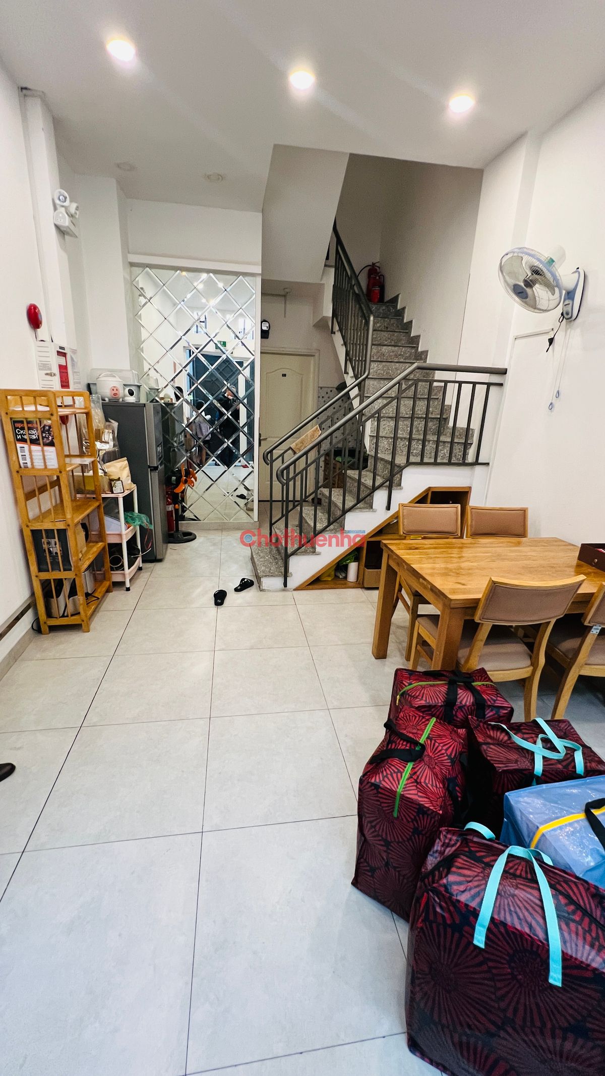 CHO THUÊ NHÀ ĐƯỜNG NGUYỄN THỊ MINH KHAI, QUẬN 1 - 9 PHÒNG - CHO KINH DOANH CHDV