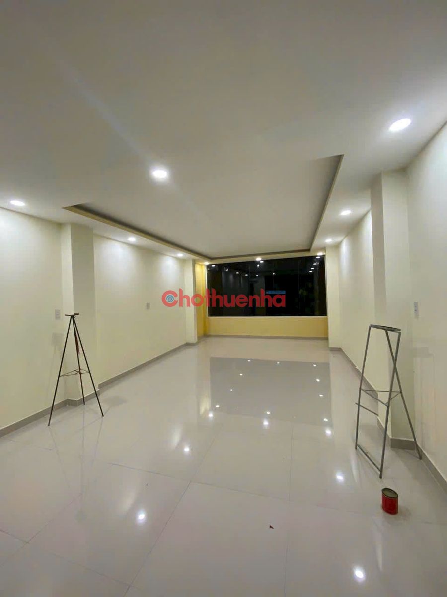 CHO THUÊ MẶT TIỀN KHU BẾN THÀNH CÓ THANG MÁY