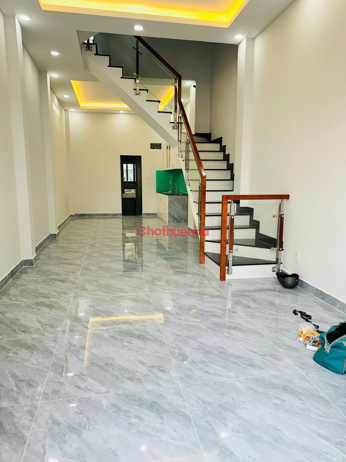 CHO THUÊ NHÀ MẶT TIỀN THỤT đường NGUYỄN KIỆM, PHÚ NHUẬN, NHÀ MỚI 100%, MÁY LẠNH