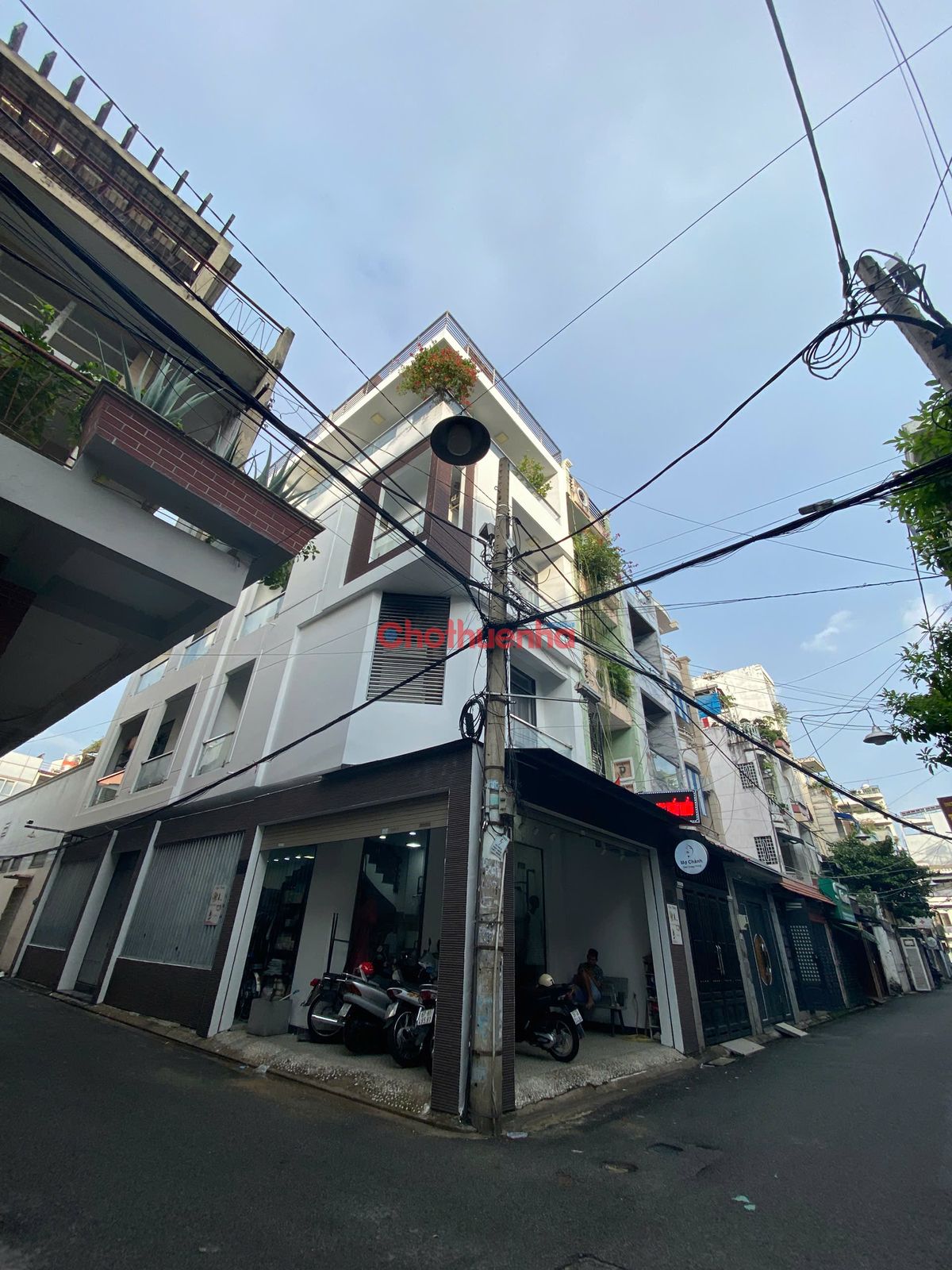 Cho thuê nhà HXH Đặng Văn Ngữ, Phường 13, Quận Phú Nhuận.