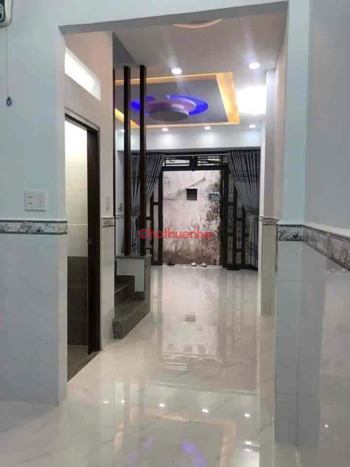 Cho thuê nhà hẻm đường Cách Mạng Tháng 8. Quận 10. Giá chỉ 12 triệu 