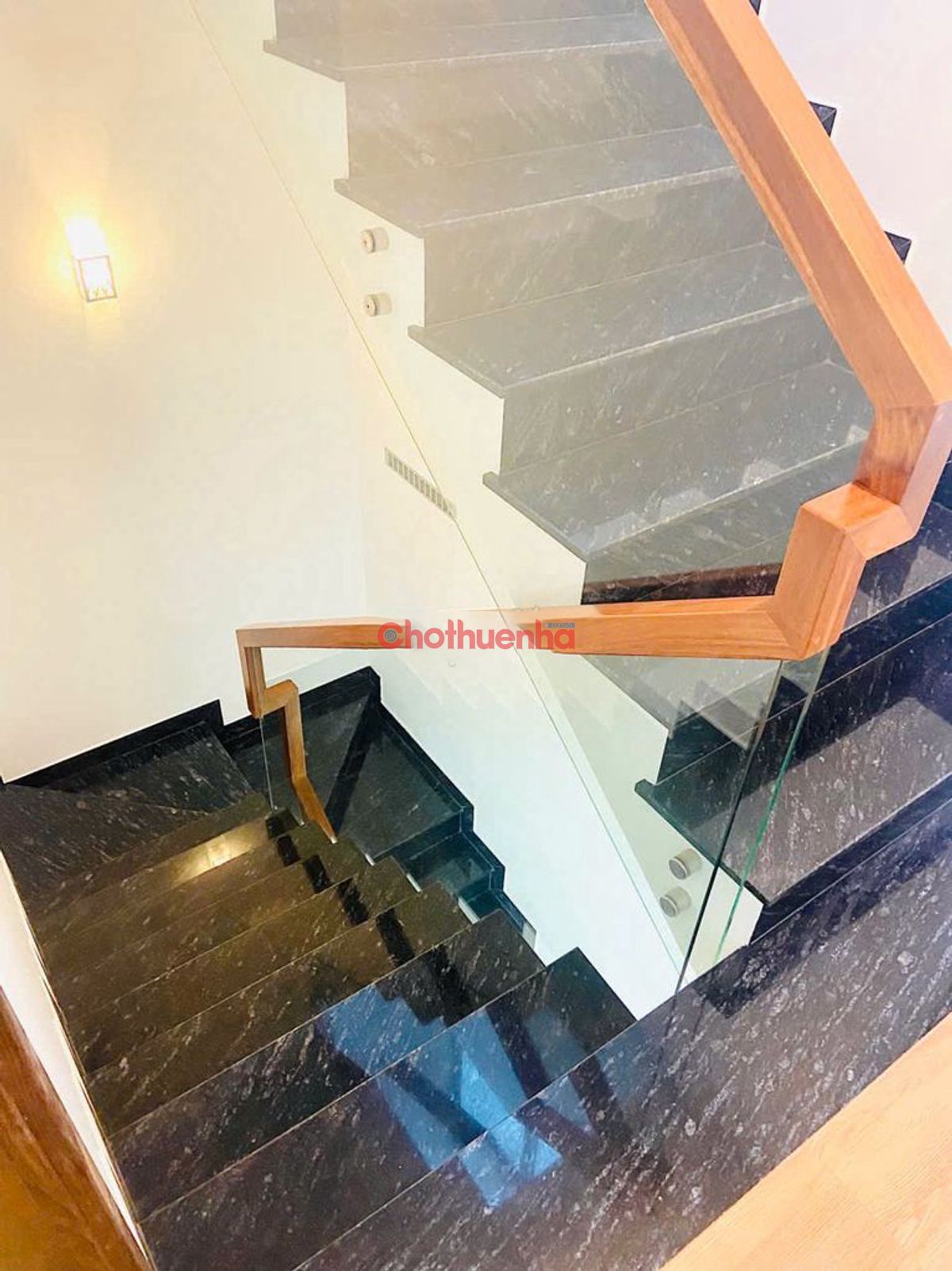 Cho thuê nhà mặt tiền Hòa Hảo  Quận 10 – vị trí kinh doanh thuận lợi