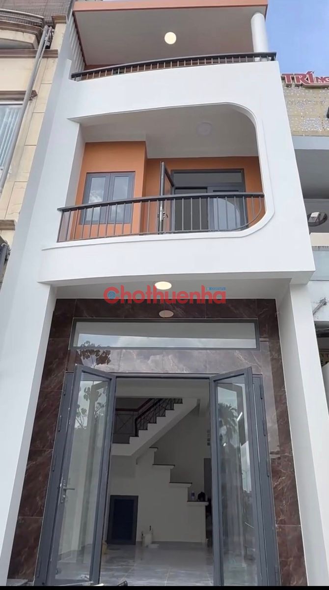 NHÀ ĐẸP SÁT PHẠM VĂN ĐỒNG BÌNH THẠNH - MẶT TIỀN ĐƯỜNG LỚN - NGANG 4.5