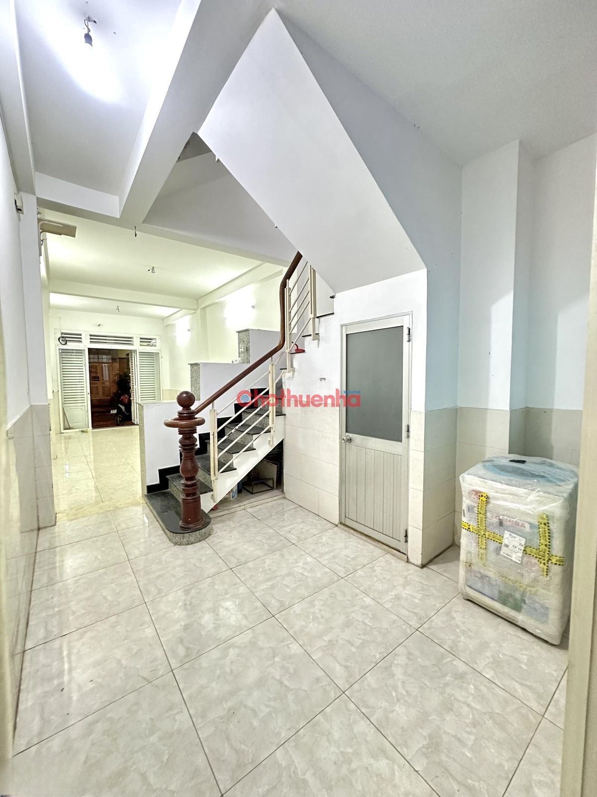 Cho Thuê Nhà Đường Nguyễn Hữu Cảnh, Phường 22, Bình Thạnh. Hẻm lớn 11m, ô tô đậu cửa nhà.