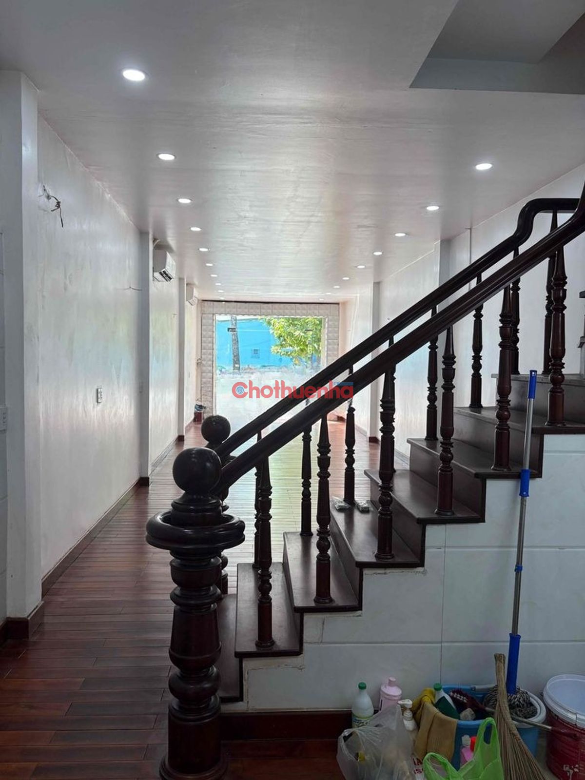 Cho thuê nhà hẻm xe hơi Sư Vạn Hạnh, Phường 12, Quận 10. Gía thuê chỉ 25 triệu/tháng.