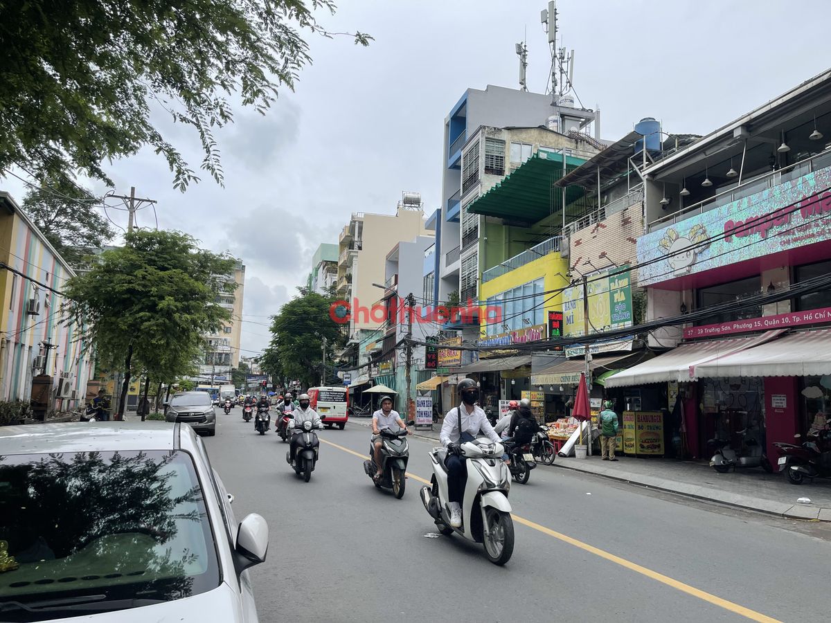 Cho thuê nhà đẹp mới xây, mặt tiền đường Trường Sa. Quận 10. Chỉ 25 triệu/tháng.