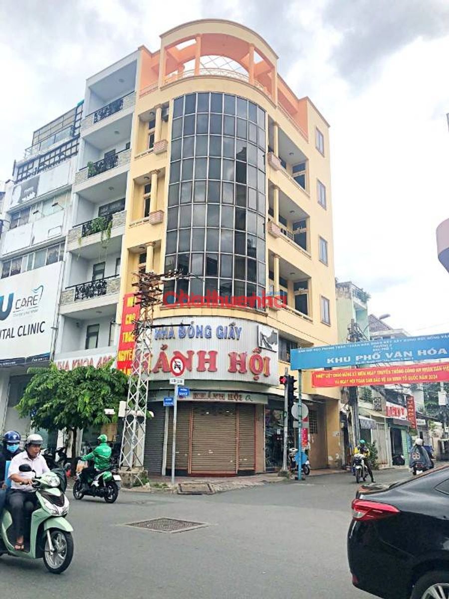 Cho thuê nhà căn góc 2 mặt tiền đường Nguyễn Đình Chiểu, P.2, Q.3 - 5x10m, 5 Tầng, 60tr