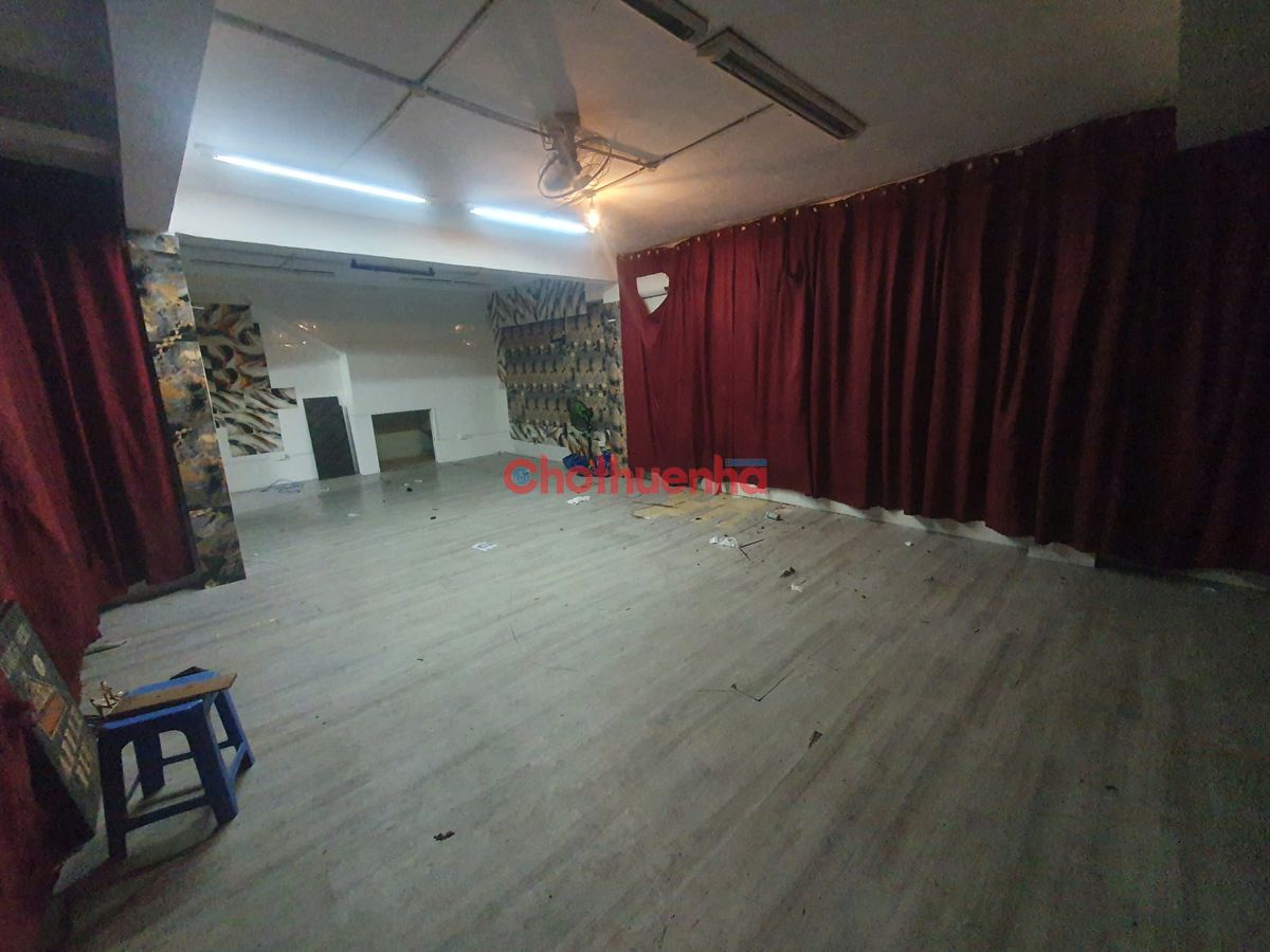 Cho thuê mặt bằng Hồ Biểu Chánh Phường 11 Quận Phú Nhuận - Ngang 4.5m x Dài 15m 