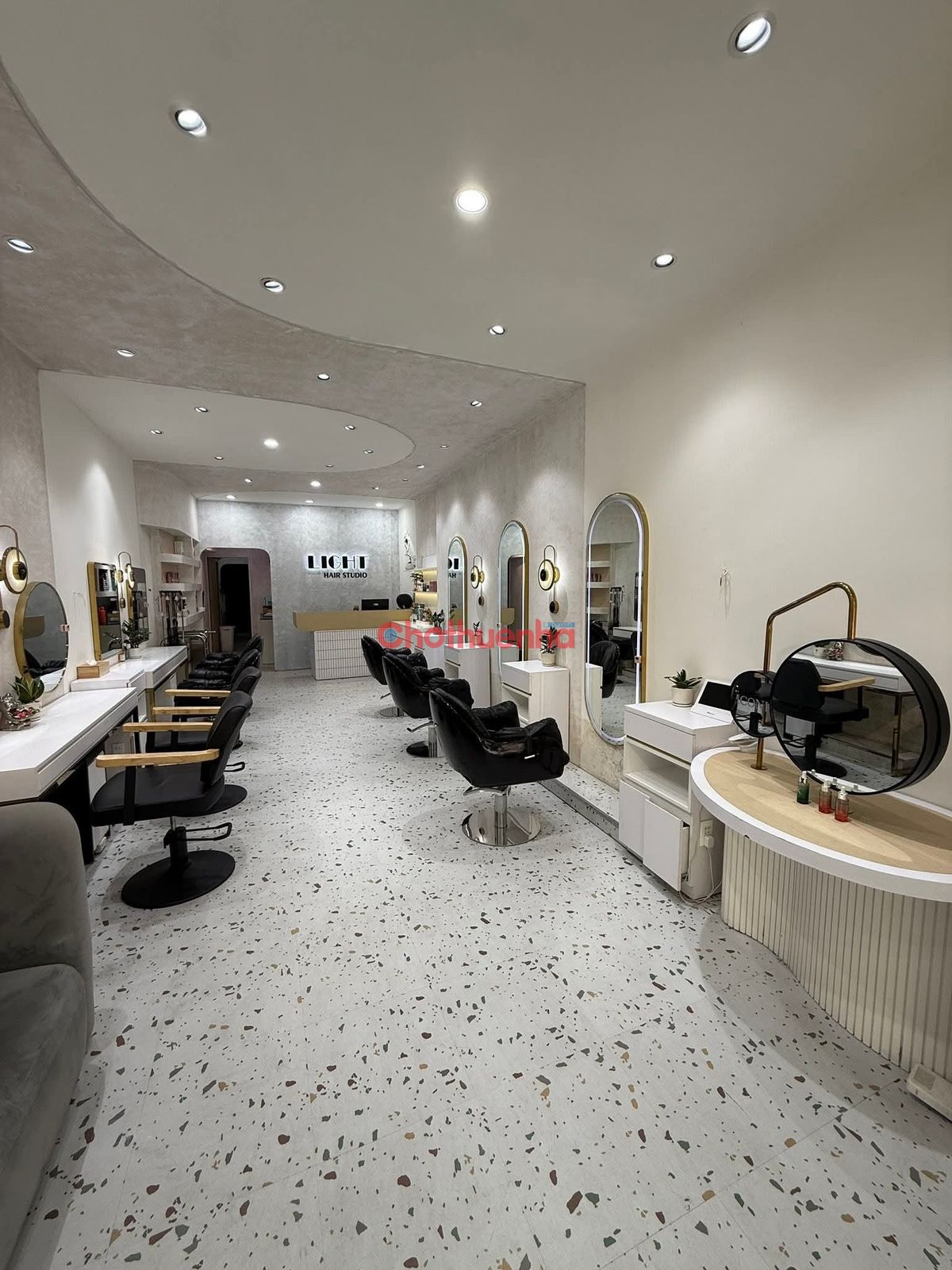 Sang tiệm tóc đầy đủ thiết bị – Cống Quỳnh, Phường Phạm Ngũ Lão, Quận 1 giá 35 triệu.