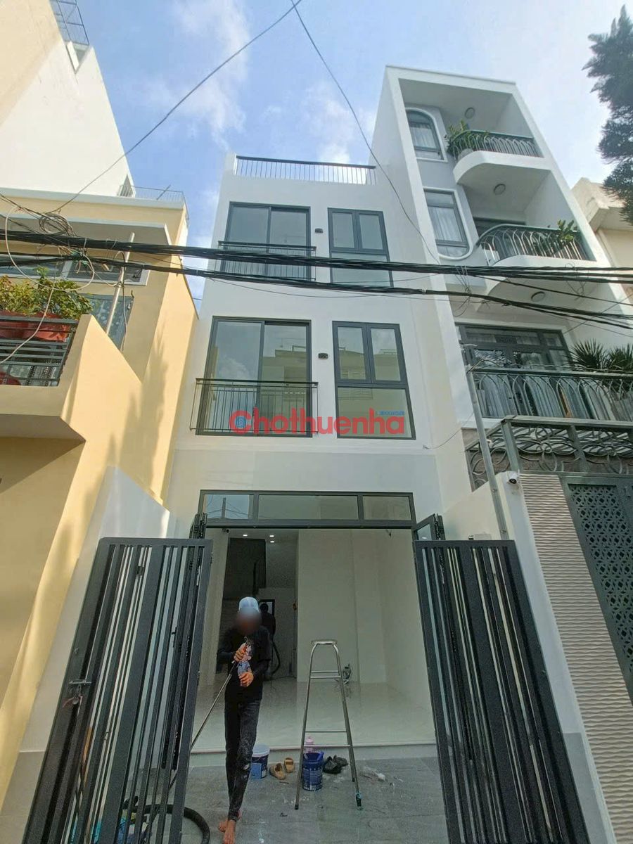 Phó Đức Chính, P.1, Q.Bình Thạnh Hẻm xe hơi tận cửa