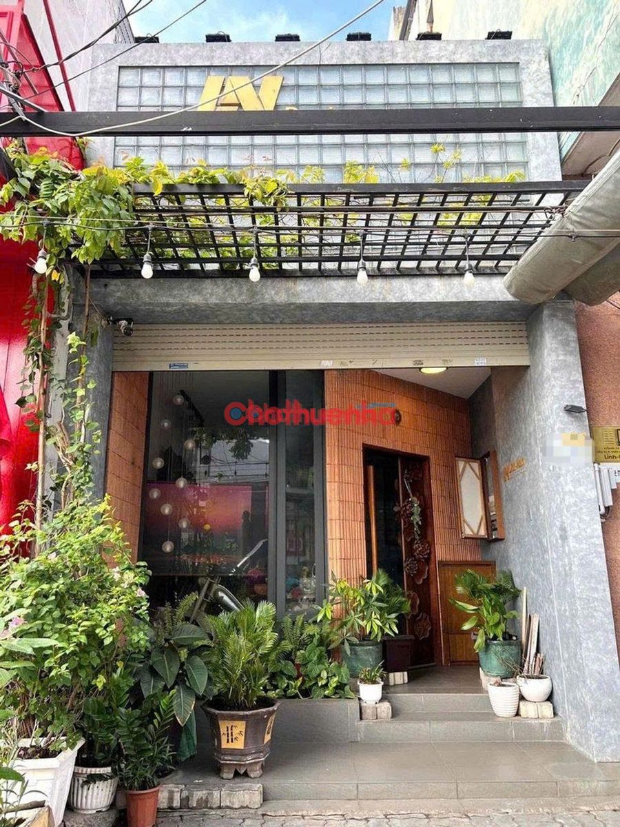 Cho thuê nhà thết kế đẹp mặt tiền Cao Lỗ, Quận 8. Kinh doanh sầm uất, giá chỉ 27 triệu/tháng.