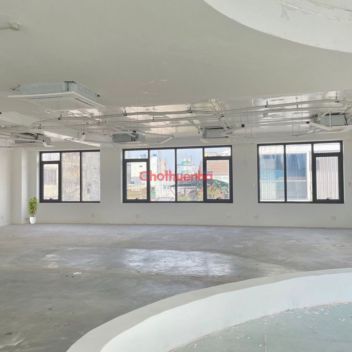 Cho thuê sàn văn phòng đường Hoàng Việt, Phường 4, Tân Bình - 232m2 - 79tr