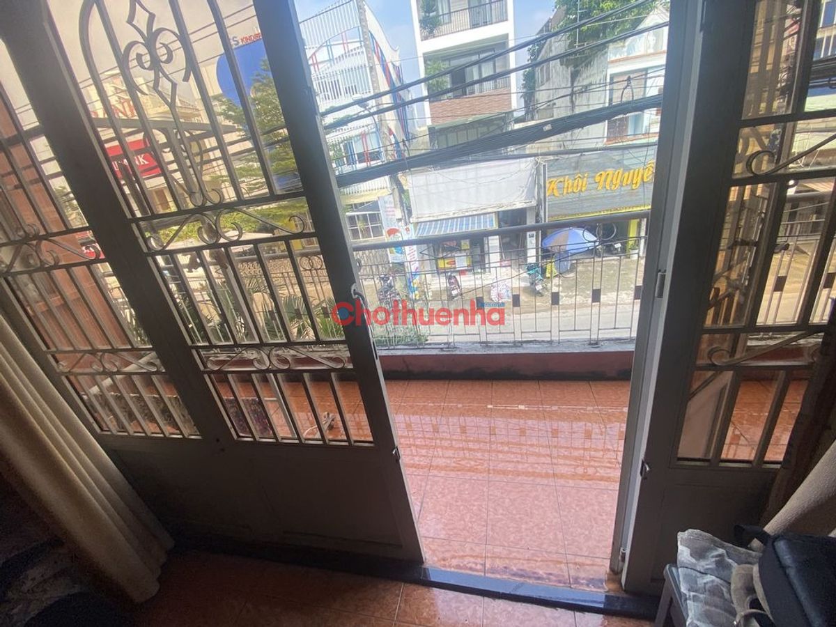 Cho thuê nguyên căn mặt tiền Nguyễn Duy Trinh quận 2 - sẵn máy lạnh 