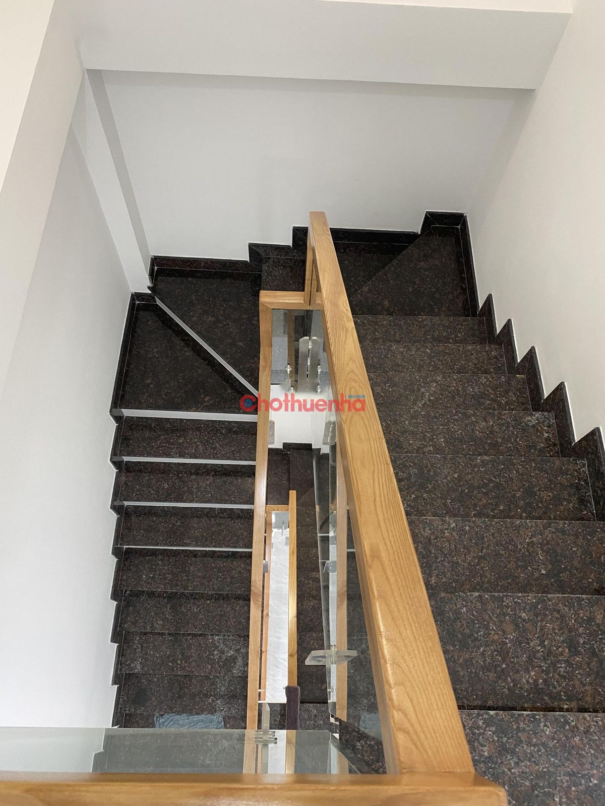 CHO THUÊ NHÀ MẶT TIỀN 3/2 TRUNG TÂM Q10