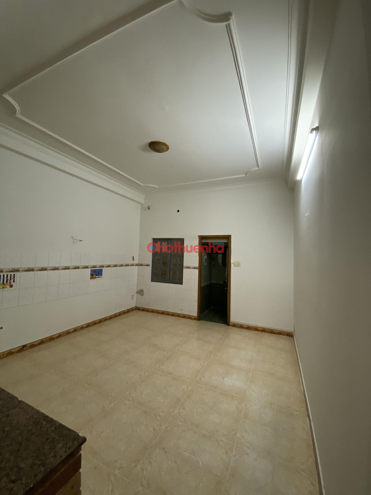 Cho thuê nhà mặt tiền đường Hồ Bá Kiện, sát đương Tô Hiến Thành Quận 10