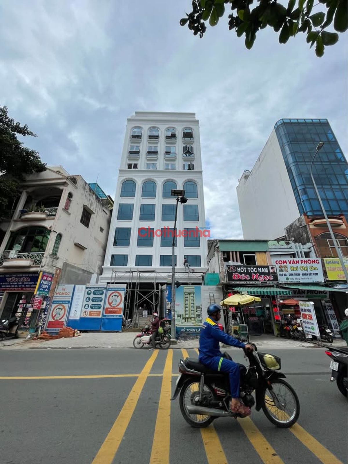 Cho thuê toà nhà mặt tiền đường Phổ Quang, Phường 2, Tân Bình.