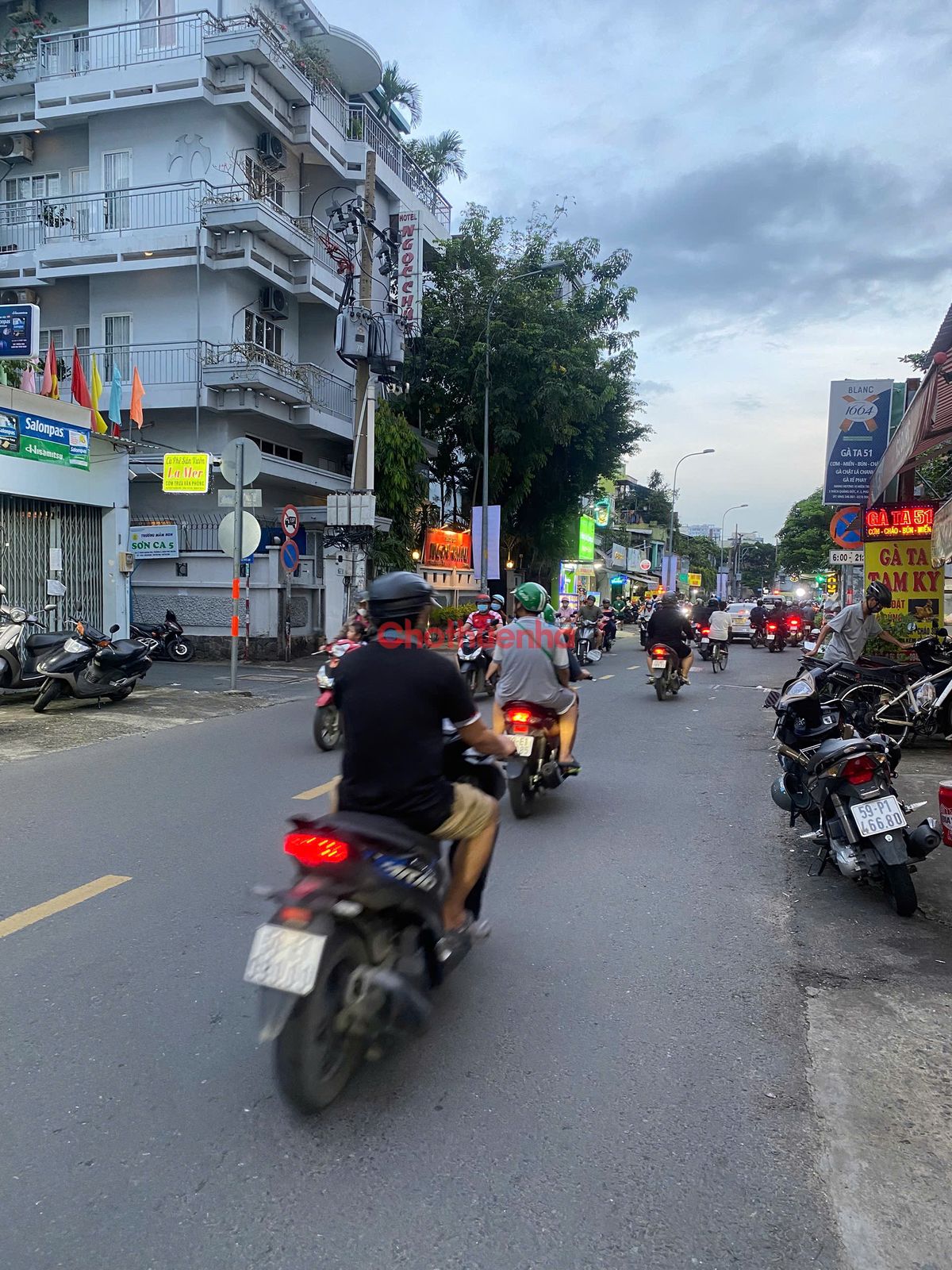 CHO THUÊ NHÀ MẶT TIỀN TRUNG TÂM SẦM UẤT - PHƯỜNG 03 - QUẬN PHÚ NHUẬN