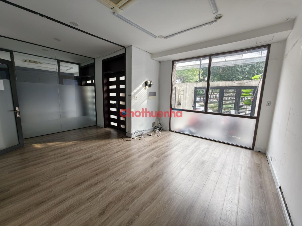 CHO THUÊ MẶT BẰNG HADO CENTROSA NGANG 11M 