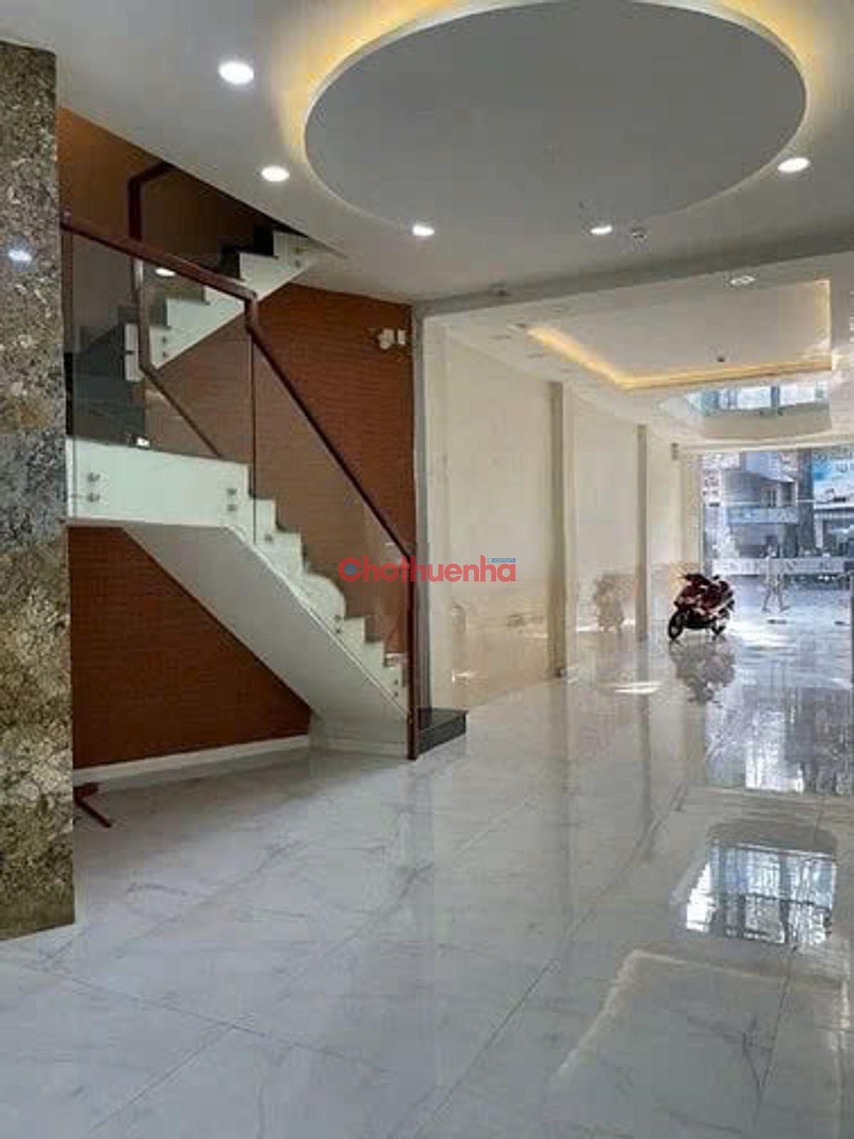Cho thuê nhà Mặt Tiền đường Ngô Gia Tự, Quận 10 - có thang máy