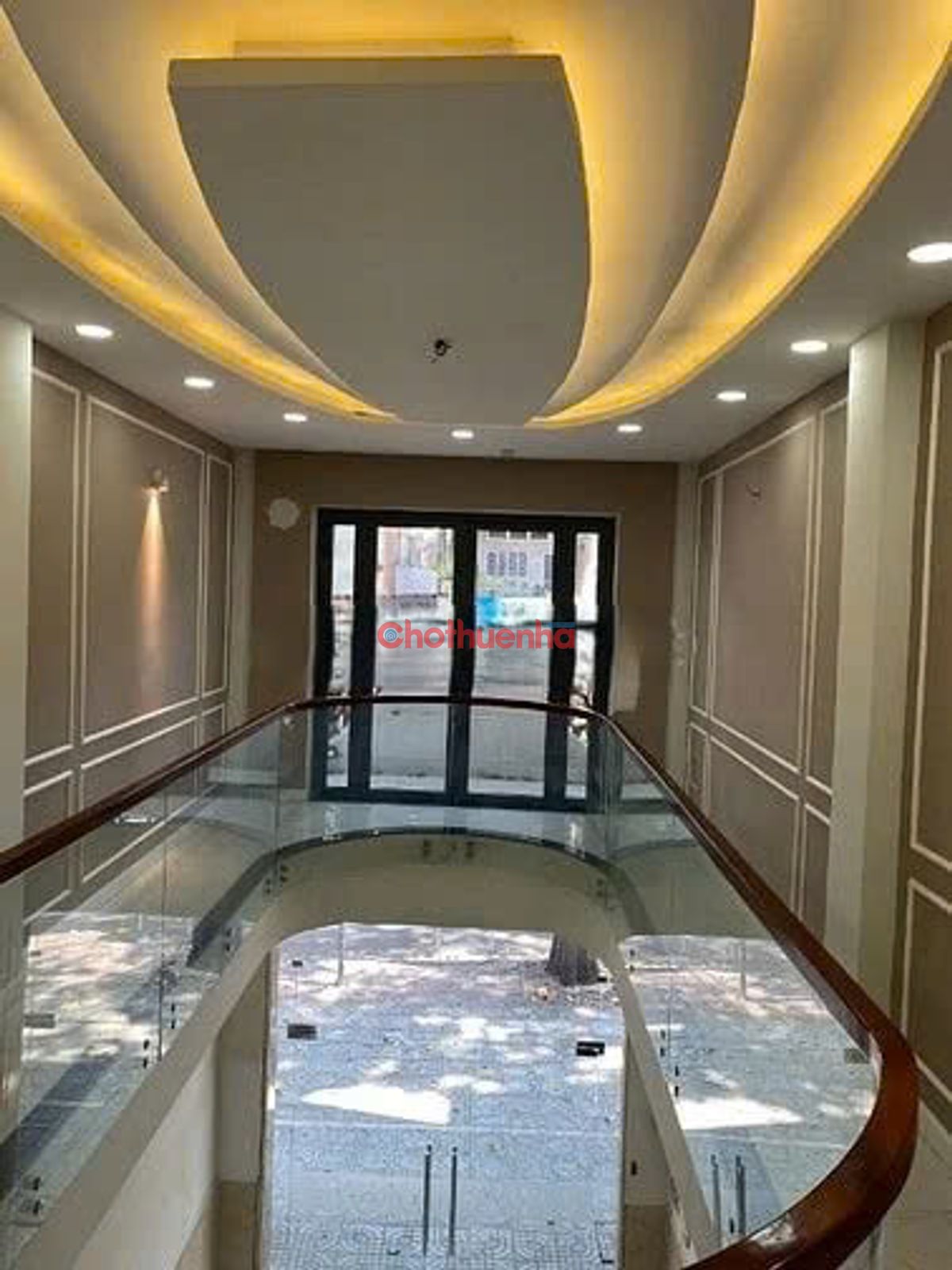 Cho thuê nhà Mặt Tiền đường Ngô Gia Tự, Quận 10 - có thang máy