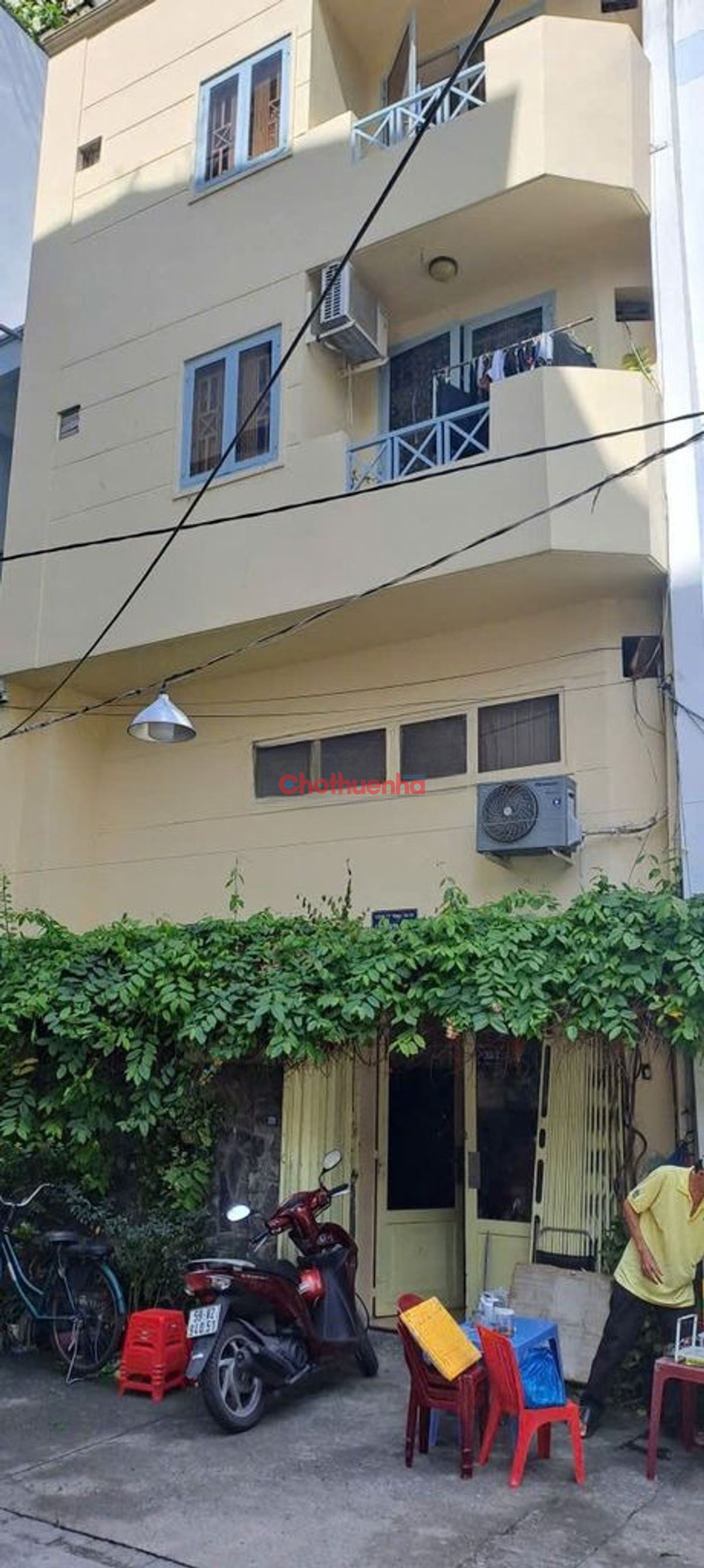 Cho thuê nhà sát mặt tiền Nguyễn Hiền, Quận 3. Ngang 5.5m, giá chỉ 18 triệu.