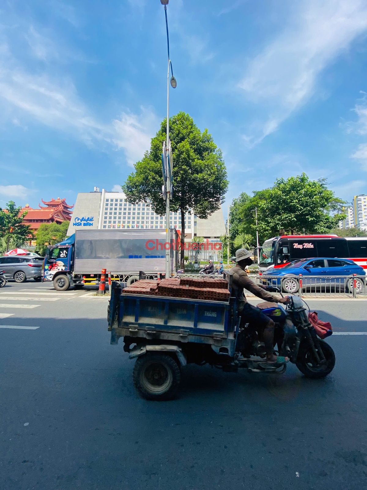 CHO THUÊ NHÀ NGUYÊN CĂN MẶT TIỀN, ĐƯỜNG 3/2, ĐỐI DIỆN NHÀ HÁT HÒA BÌNH