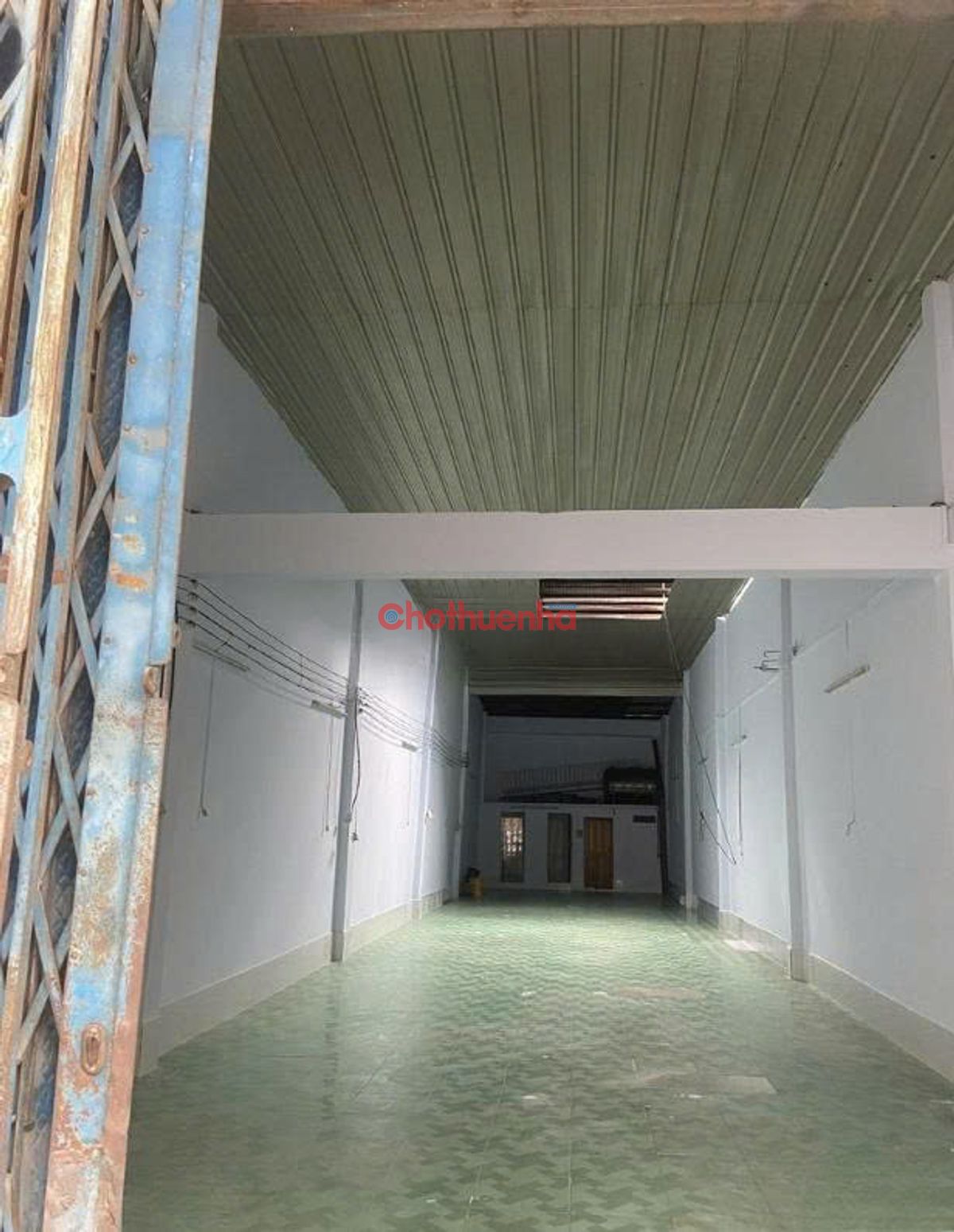 Cho thuê căn nhà mặt tiền đường Phan Sào Nam , ngang 5,2 m dài 27,2 m .