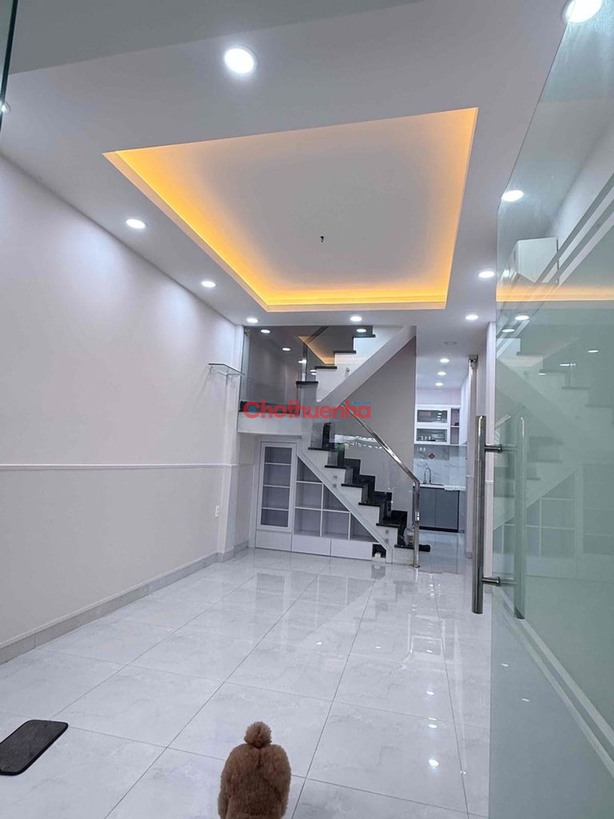 Cho thuê nhà nguyên căn Nguyễn Thiện Thuật, Phường 3, Quận 3, ngay chợ Bàn Cờ.