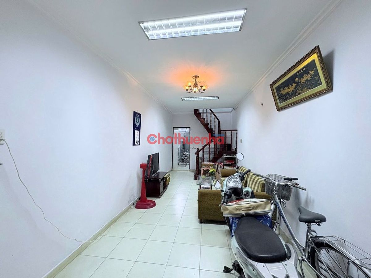 Cho thuê Nhà Nguyên Căn Nguyễn Thông, Full Nội Thất, Giá Tốt Quận 3, 3.3x14m, 2 Tầng