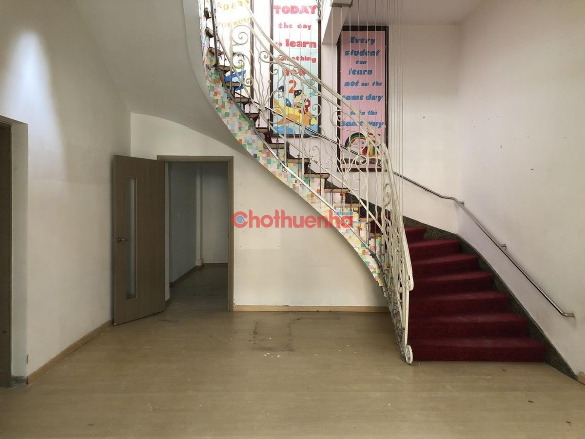 CHO THUÊ BIỆT THỰ QUẬN 3 - 10X27 - HỒ BƠI - ĐẬU XE HƠI GIÁ NHỈNH 100TR/THÁNG