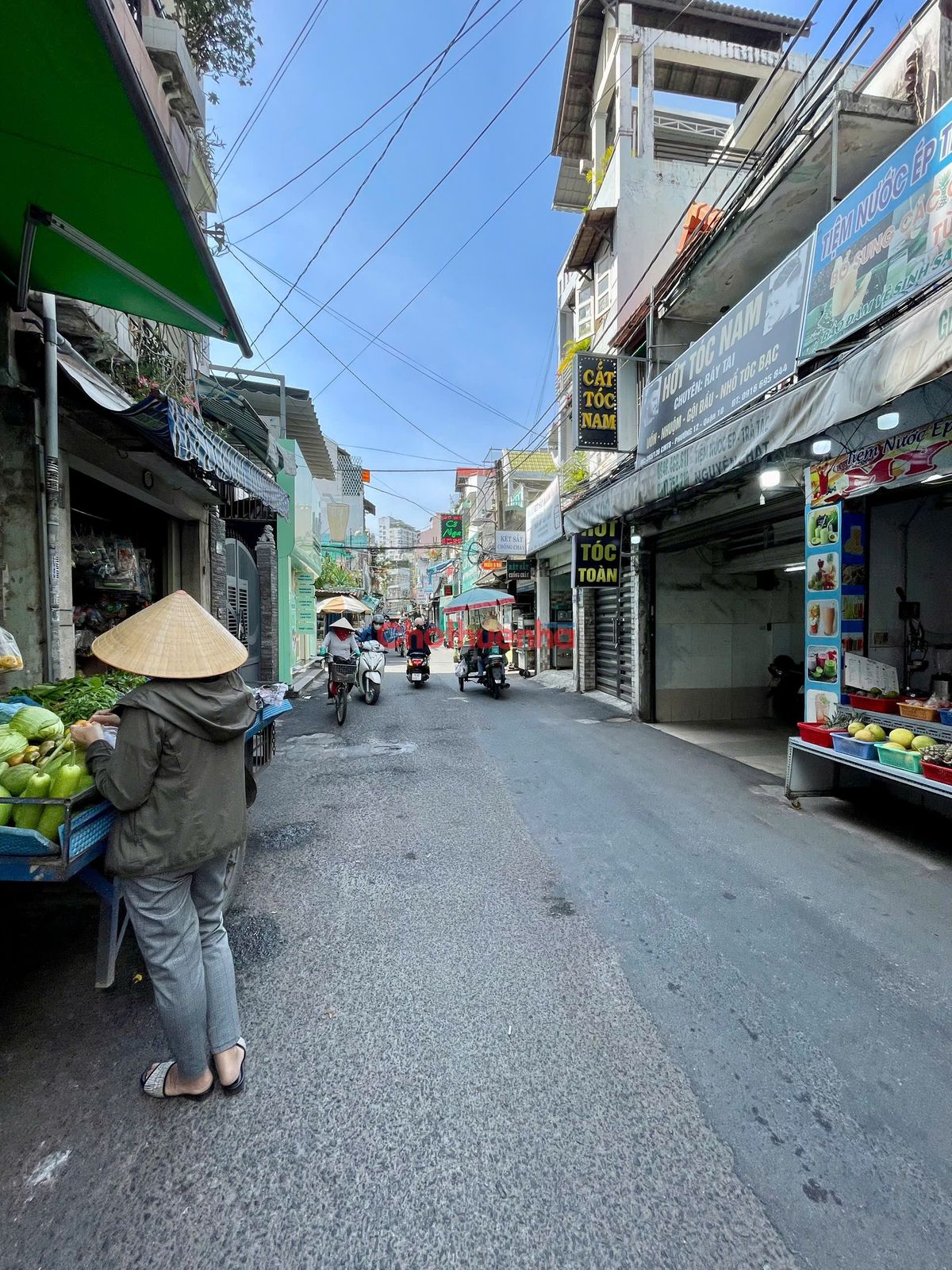 CHO THUÊ NHÀ ĐƯỜNG CÁCH MẠNG THÁNG 8. GẦN CAO THẮNG, HOÀNG DƯ KHƯƠNG . DÀI 28M, TRỆT 3 LẦU