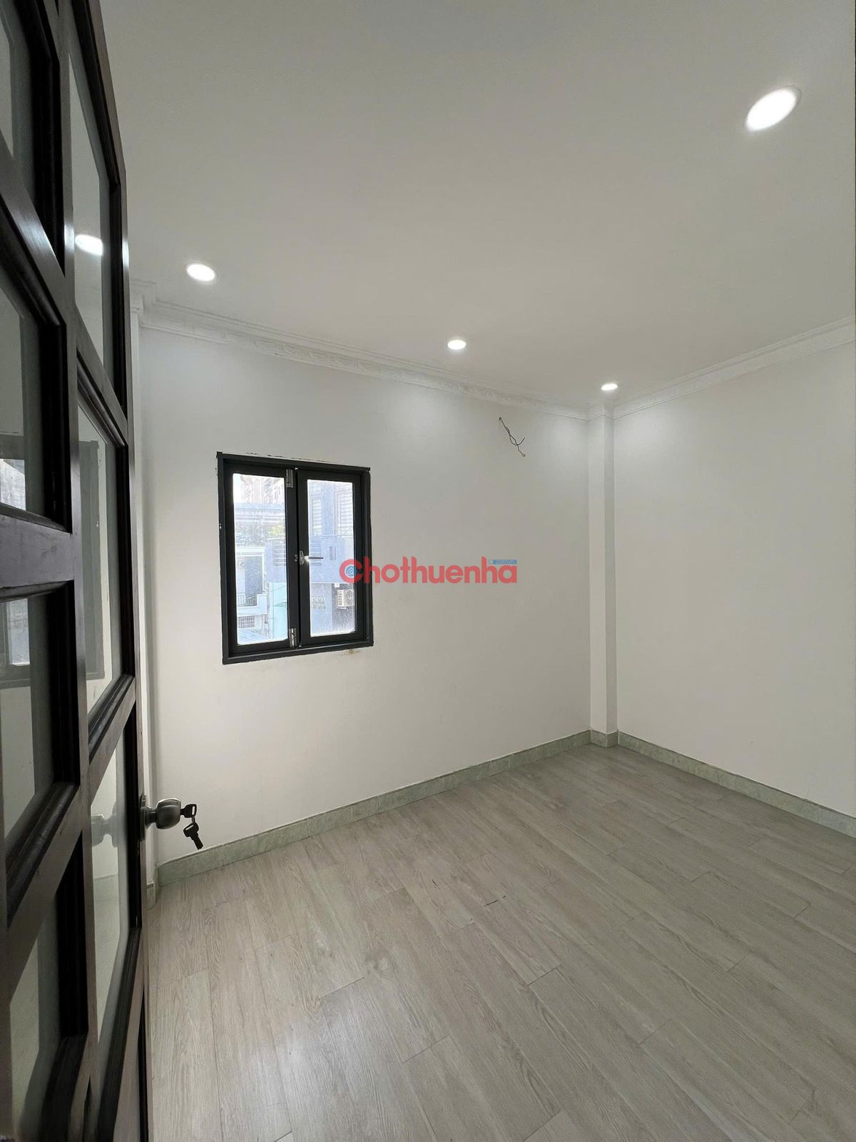 Cho thuê nhà mặt tiền đường Nguyễn Duy Dương, Quận 10.