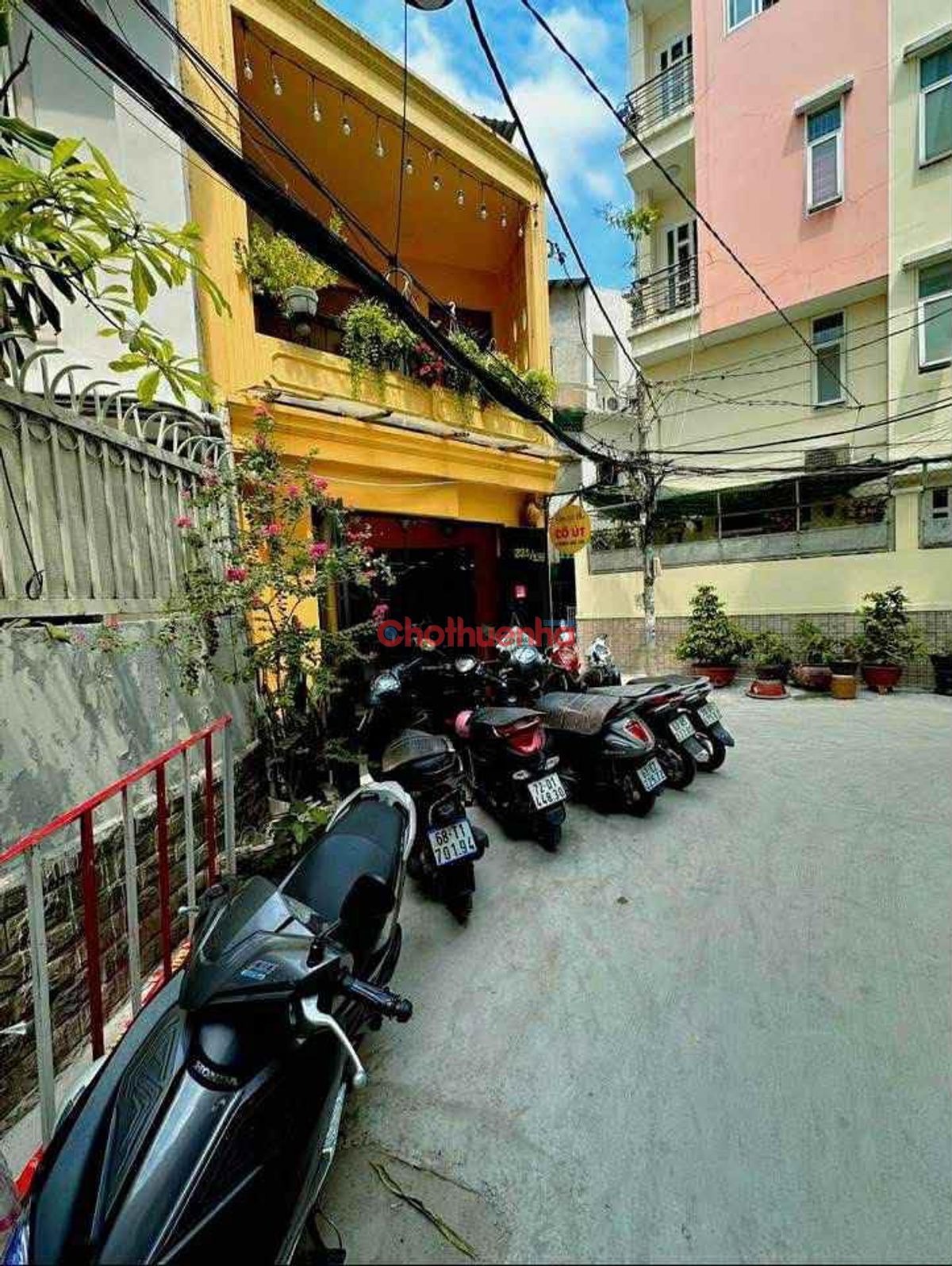 Sang tiệm Nail đông khách, vào kinh doanh ngay trên đường Lê Văn Sỹ, Quận 3