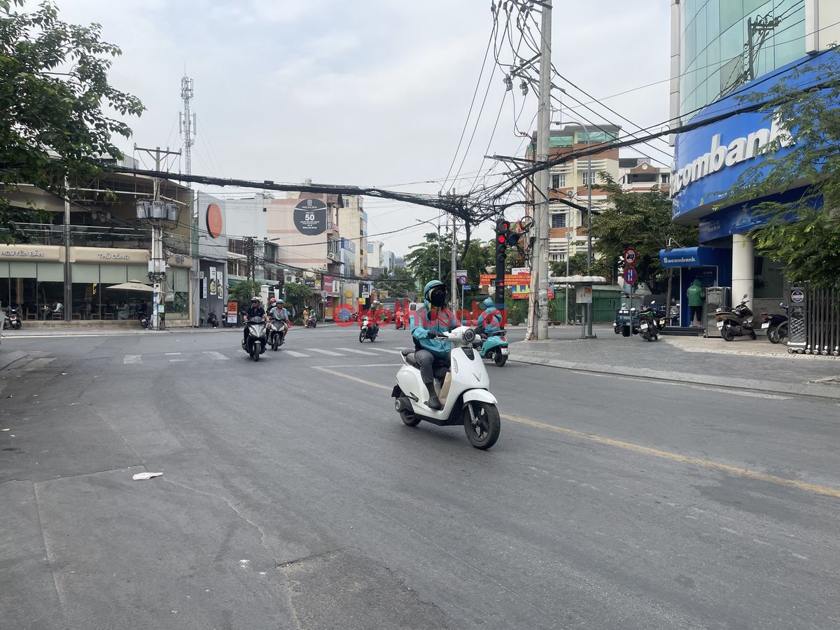 Cho thuê nhà MẶT TIỀN, đường Trường Sơn, Phường 15, Quận 10