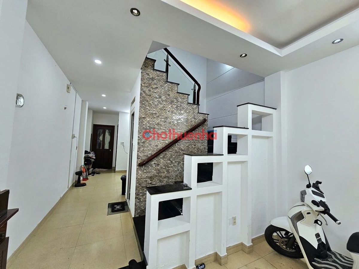 Cho thuê nhà nguyên căn Cống Quỳnh, Phạm Ngũ Lão, Quận 1, 40m2, 3 Tầng