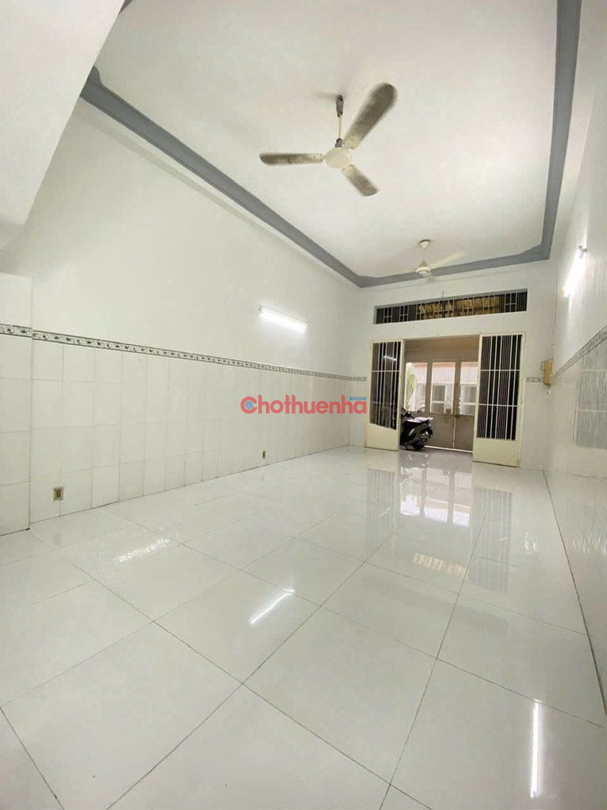 Cho thuê nhà nguyên Lạc Long Quân, P5, Quận 11 Vị trí đẹp, xe tải quay đầu, 63m2, 4 Tầng