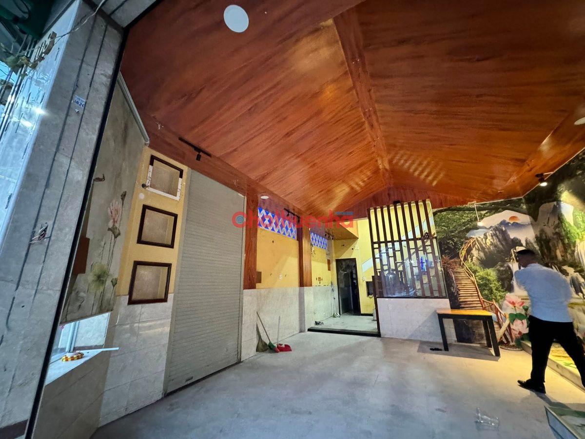 Cho thuê nhà Nhà 2MT Kênh Tân Hoá, Phường Phú Trung, Tân Phú.