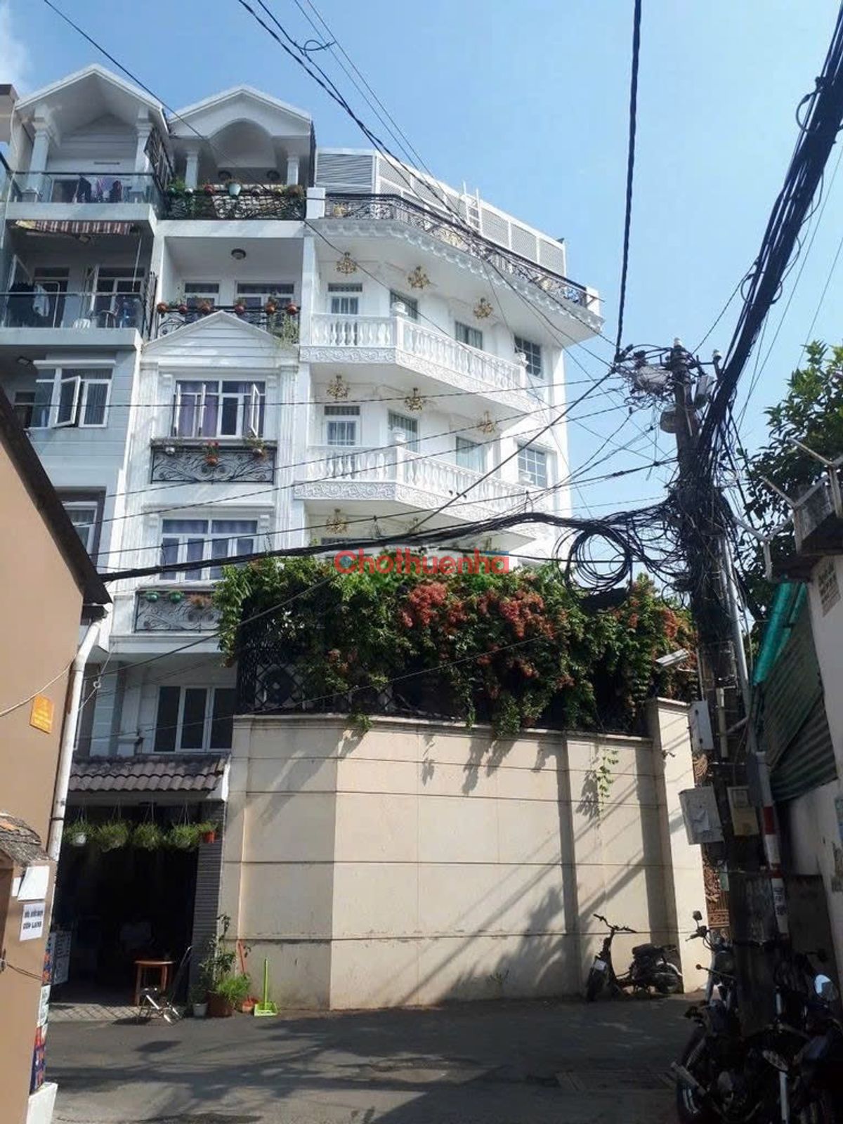  Cho thuê nhà nguyên căn đường Lê Trực, Quận Bình Thạnh.Ngang 9m, chỉ 28 triệu.