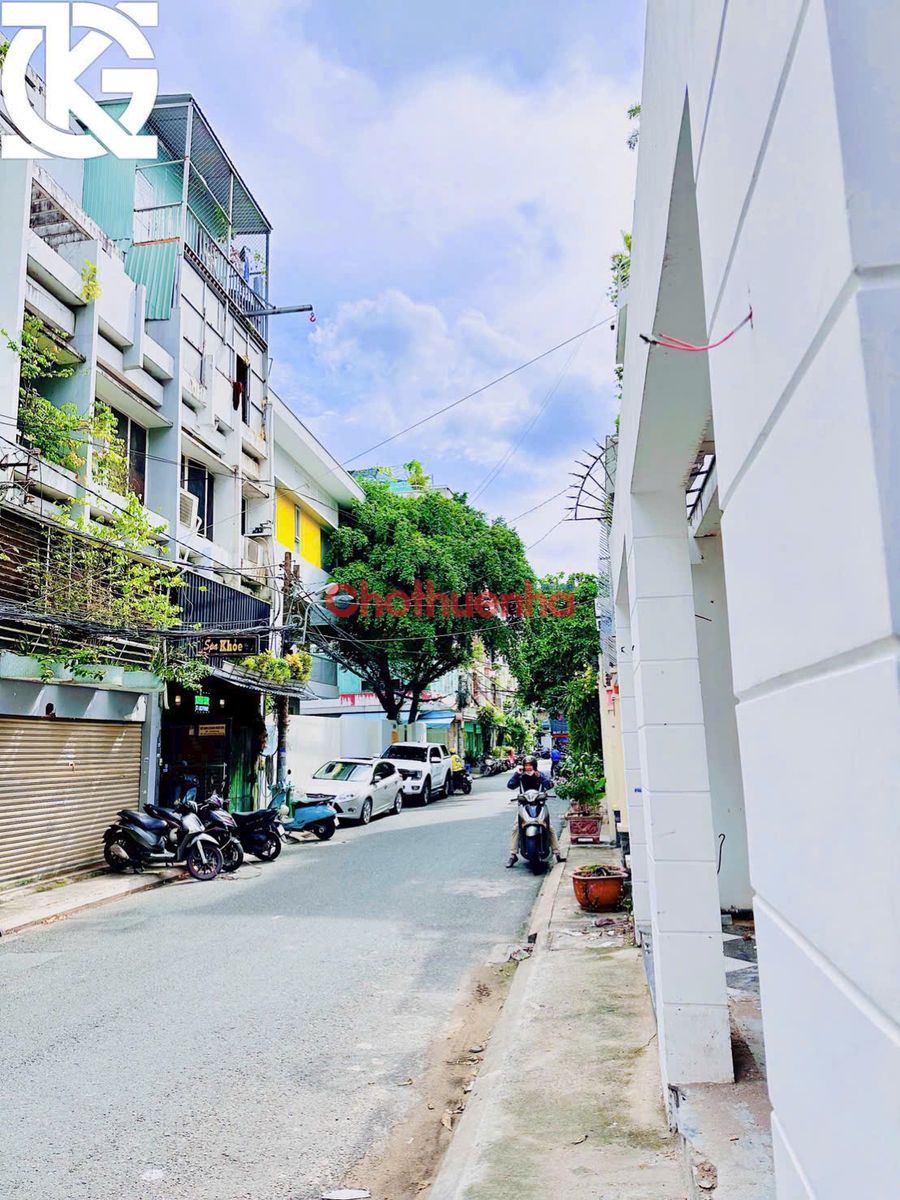 CHO THUÊ TÒA NHÀ ĐƯỜNG SƯ VẠN HẠNH, QUẬN 10 - KẾ VẠN HẠNH MALL, NGANG 11M