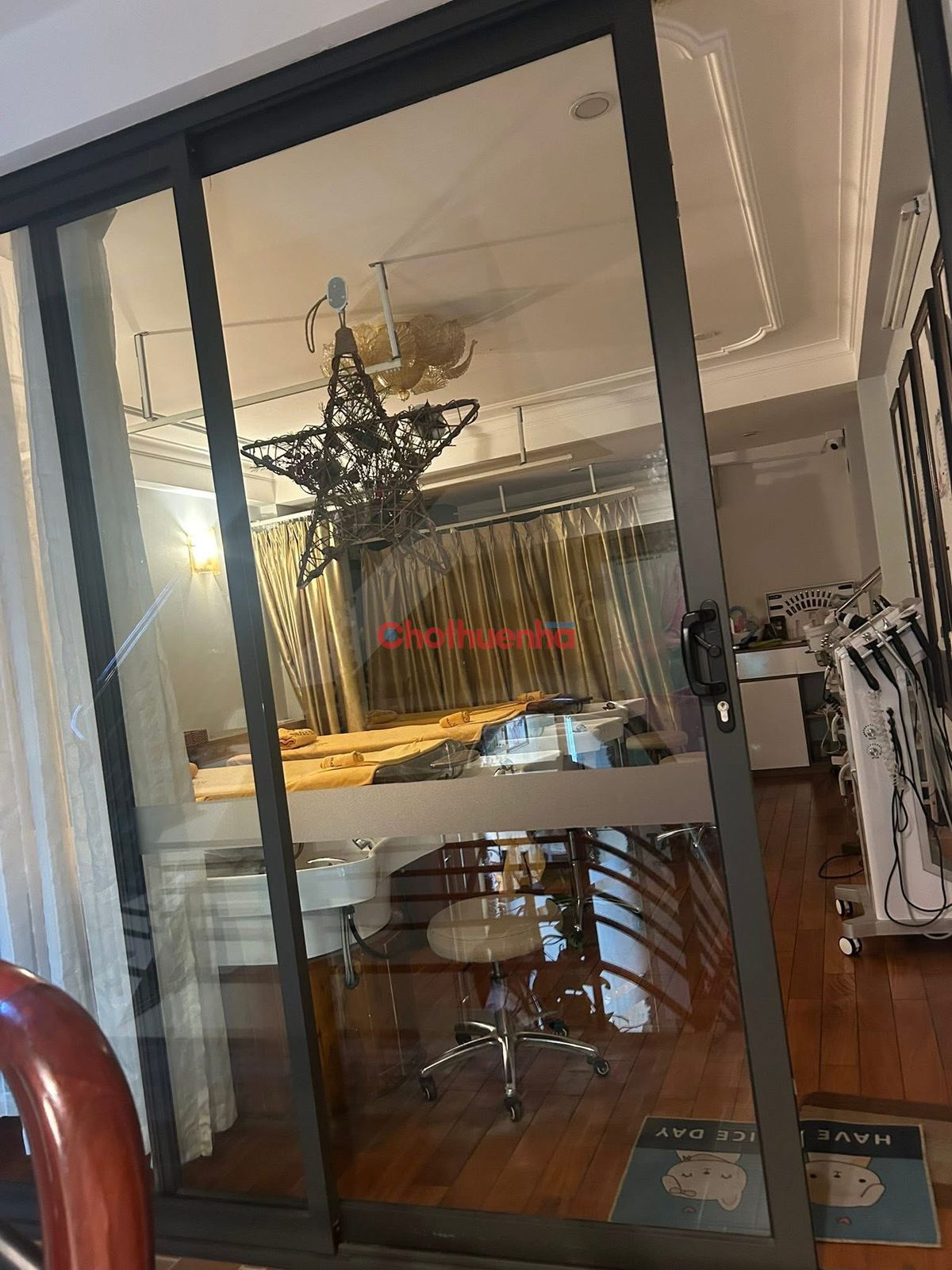 CHO THUÊ NHÀ MẶT TIỀN ĐƯỜNG HOA  - KHU PHAN XÍCH LONG, PHÚ NHUẬN  - 3 TẦNG 6 PHÒNG RỘNG