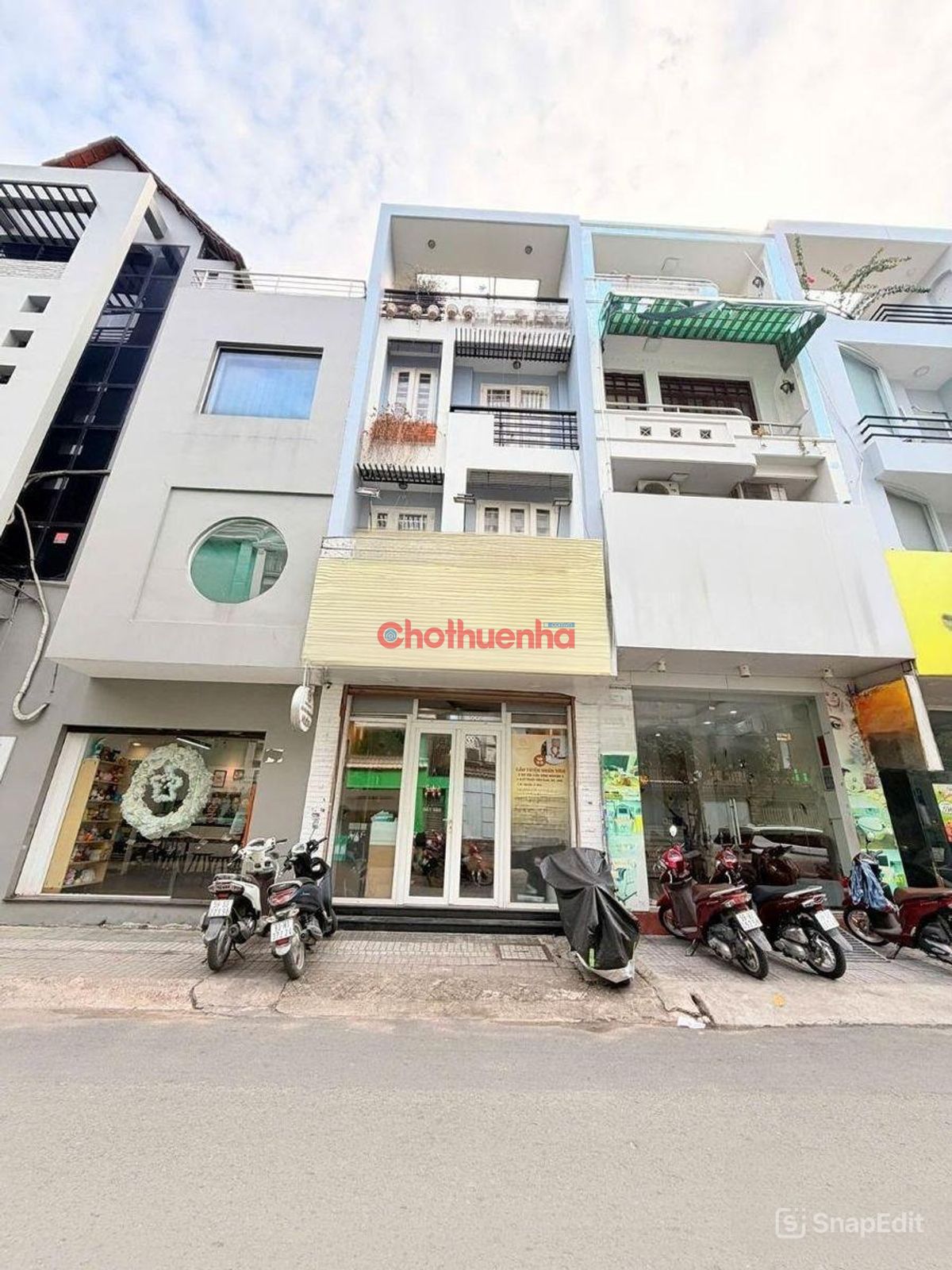 CHO THUÊ NHÀ MẶT TIỀN ĐƯỜNG HOA  - KHU PHAN XÍCH LONG, PHÚ NHUẬN  - 3 TẦNG 6 PHÒNG RỘNG