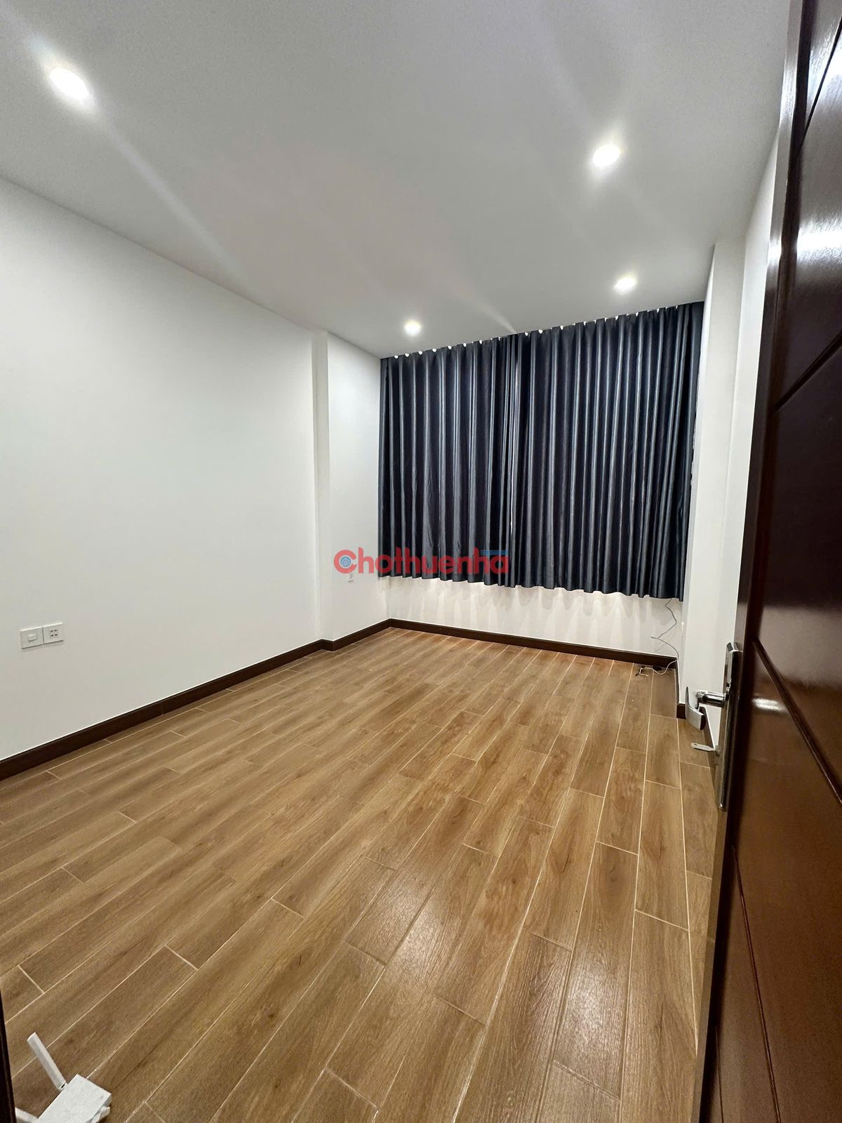 Cho thuê nhà nguyên căn Nguyễn Cảnh Chân - Quận 1