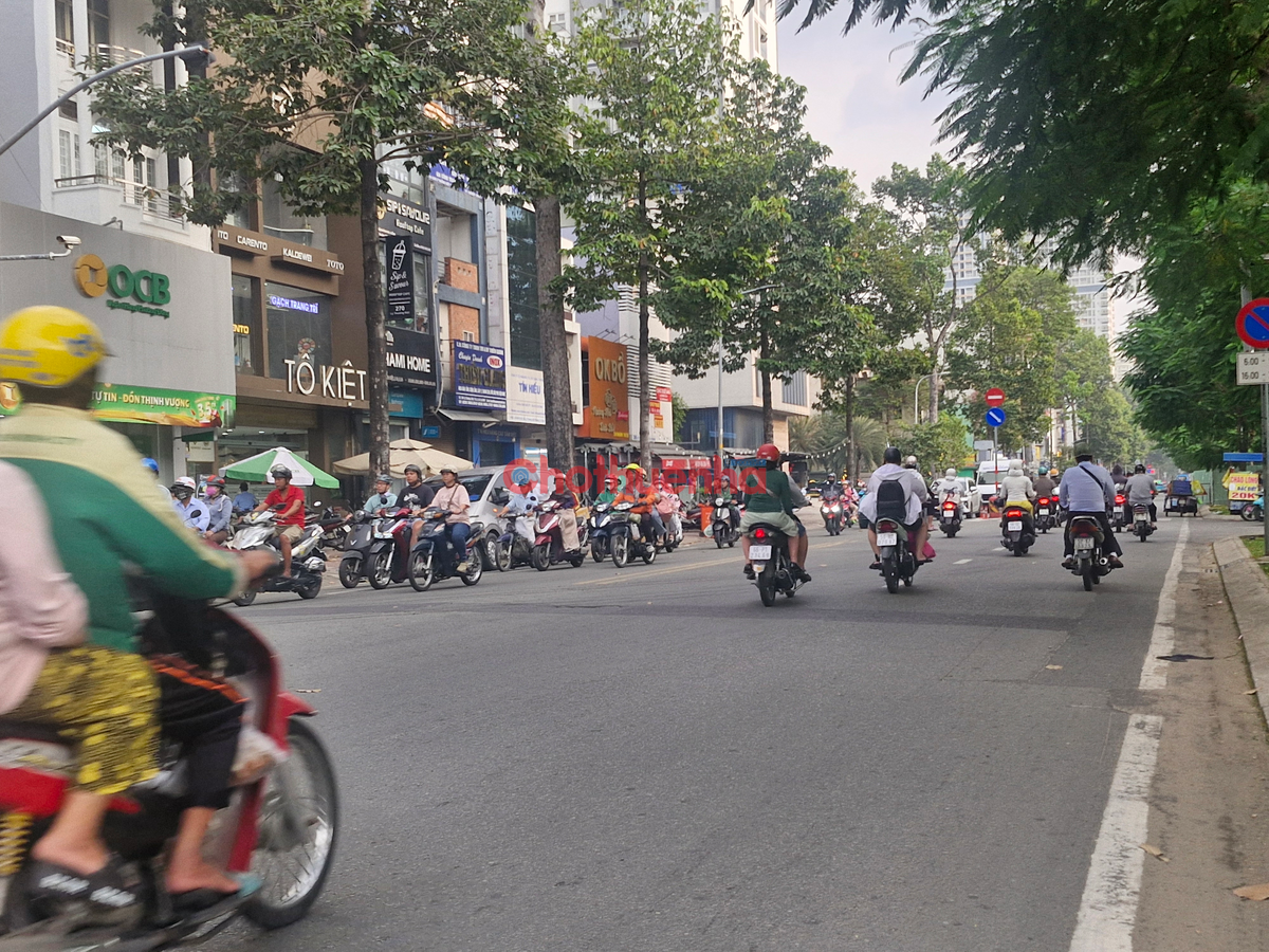 CHO THUÊ NHÀ MẶT TIỀN ĐƯỜNG LÝ THƯỜNG KIỆN, QUẬN 10. TRỆT 3 LẦU. VPCTY, PHÒNG KHÁM