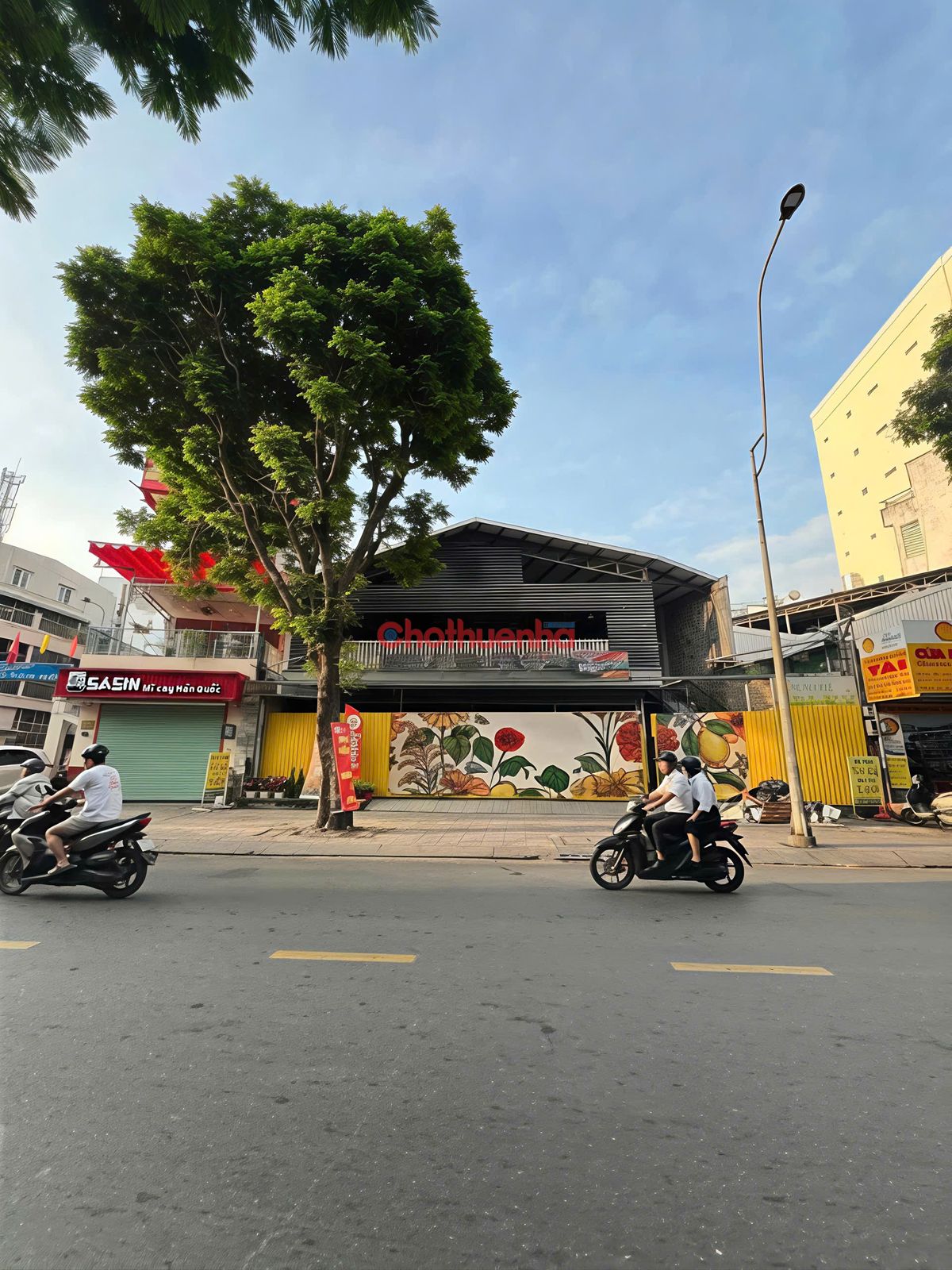 Cho Thuê Nhà 335 Lê Văn Sỹ phường 1 quận Tân Bình - Ngang 17m -DTSD 800m2