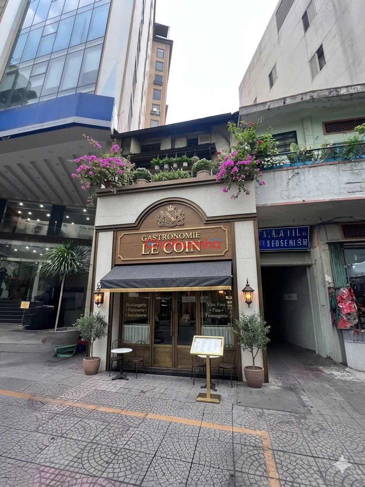 Cho thuê mặt bằng Hàm Nghi, Quận 1 - Trống suốt - Khu văn phòng sầm uất