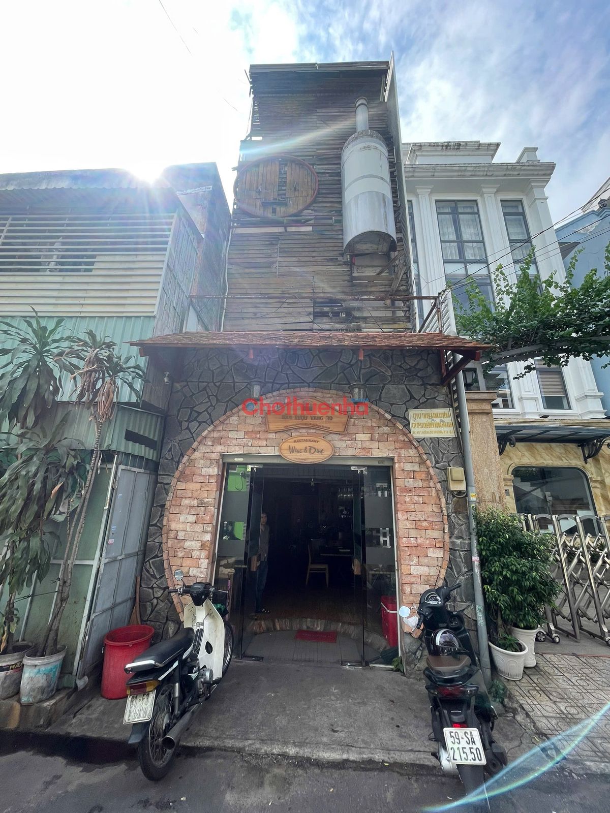Cho thuê nhà nguyên căn đường Hoàng Dư Khương, Quận 10. Hẻm xe hơi 