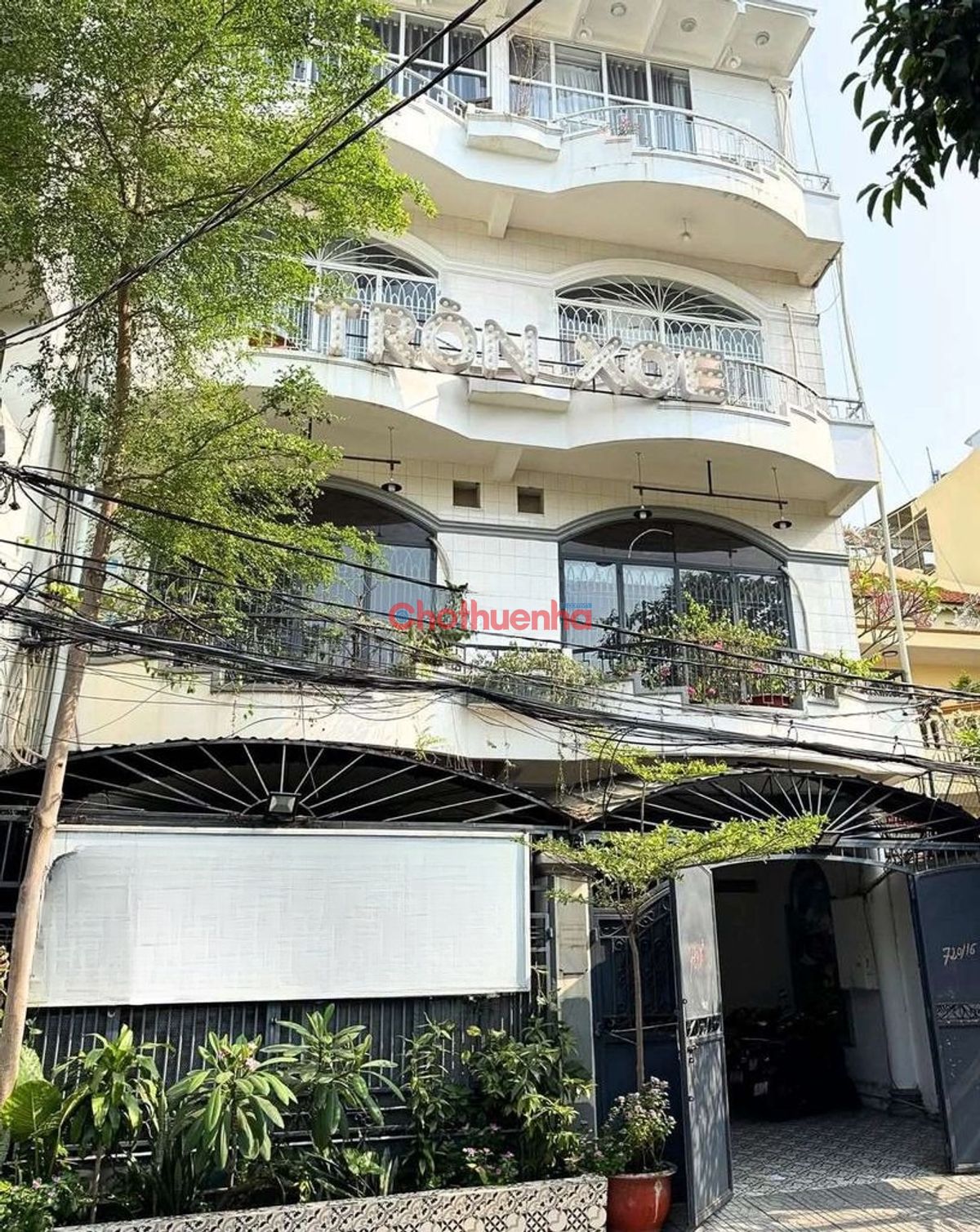 Cho thuê nhà HẺM XE HƠI đường Âu Cơ, Tân Bình. Ngang 10m x 20m Trệt 3 lầu ST